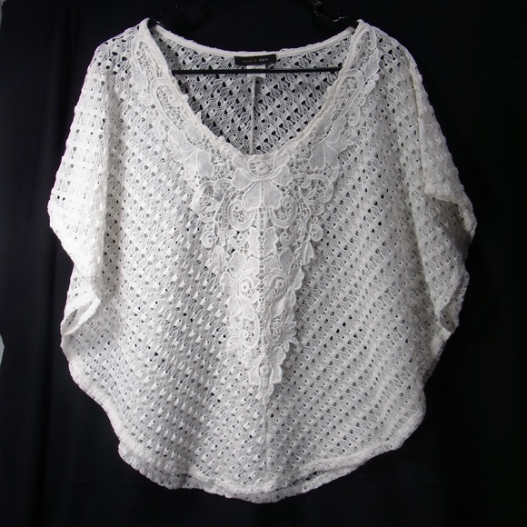 Jennie & Marlis Lace Dolman Top - Picture 1 of 3